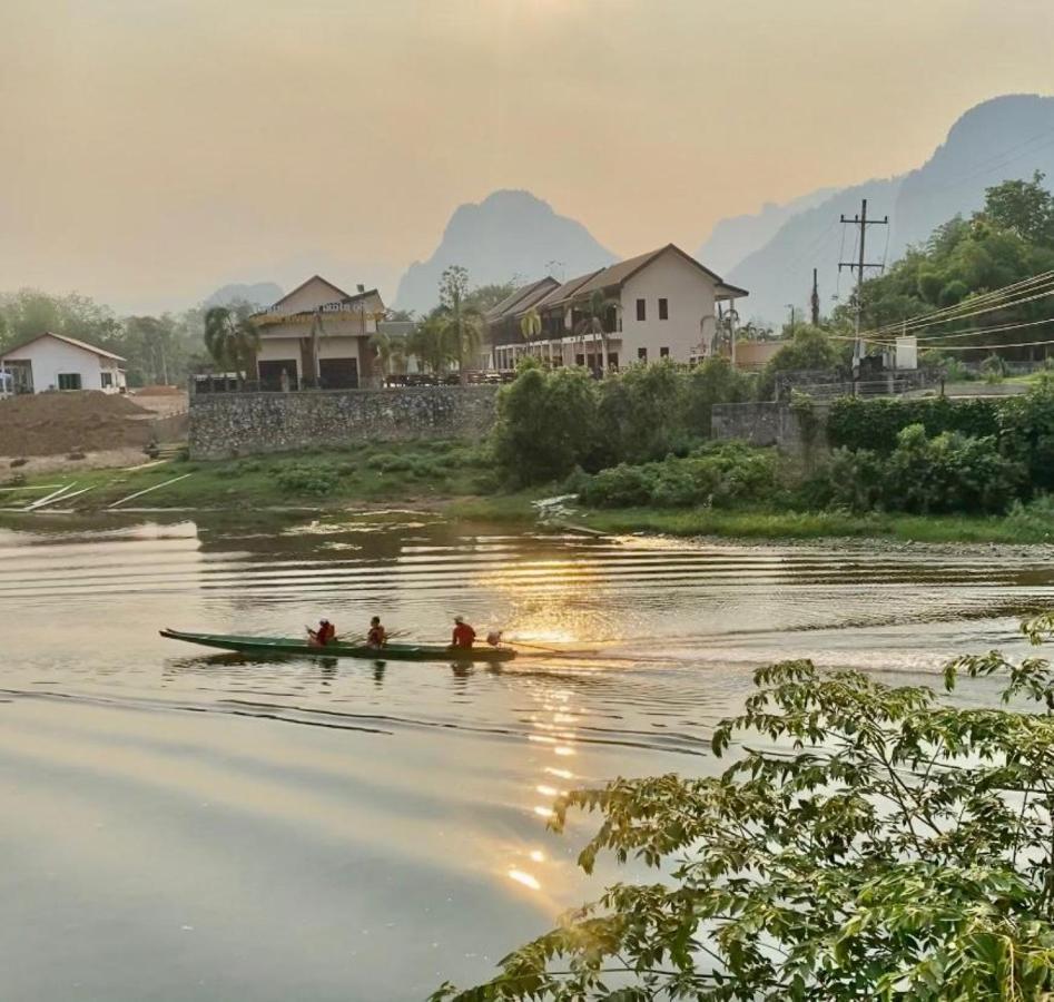 Lisha The Grand Riverside Hotel Vang Vieng Ngoại thất bức ảnh