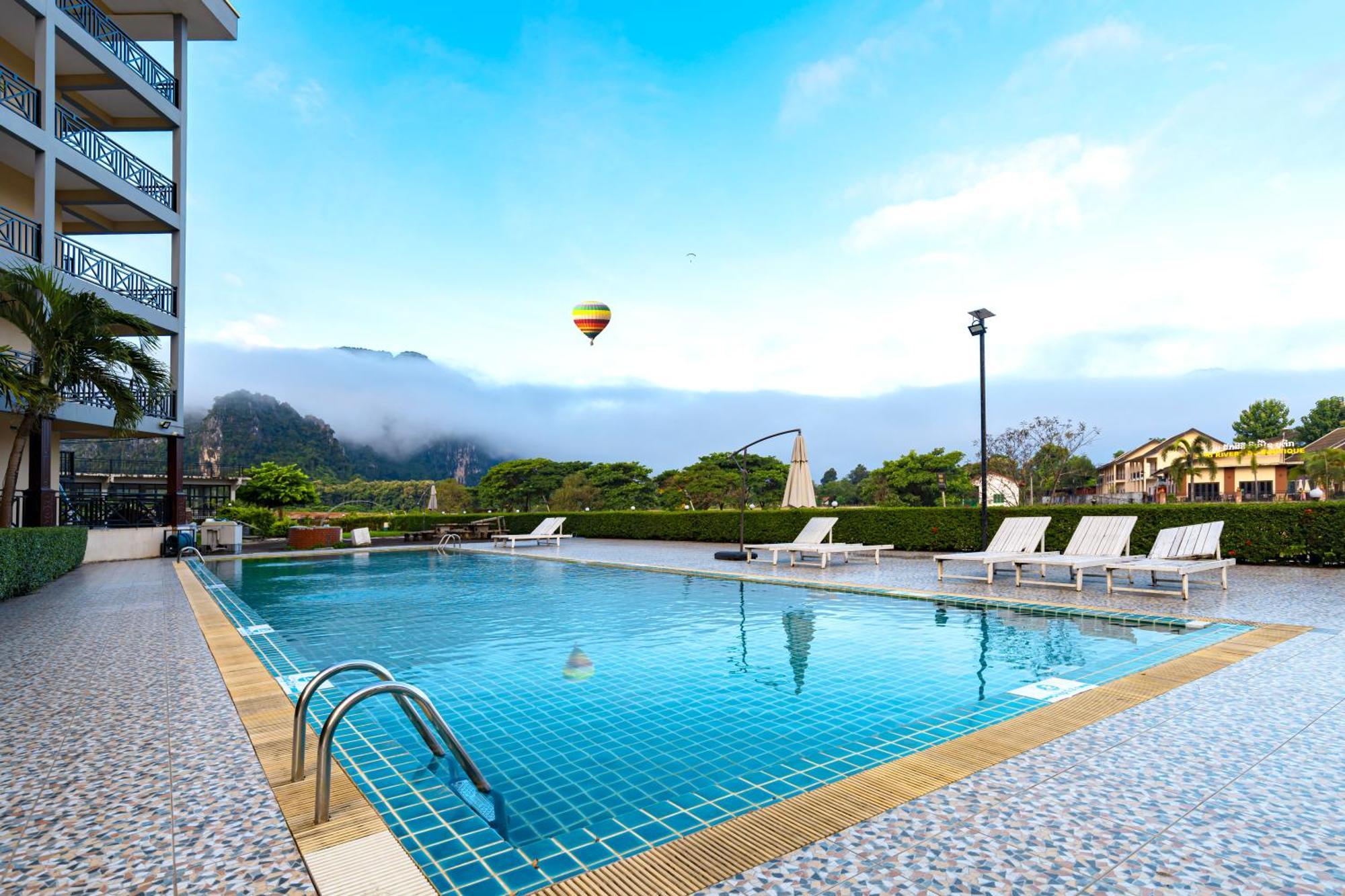 Lisha The Grand Riverside Hotel Vang Vieng Ngoại thất bức ảnh