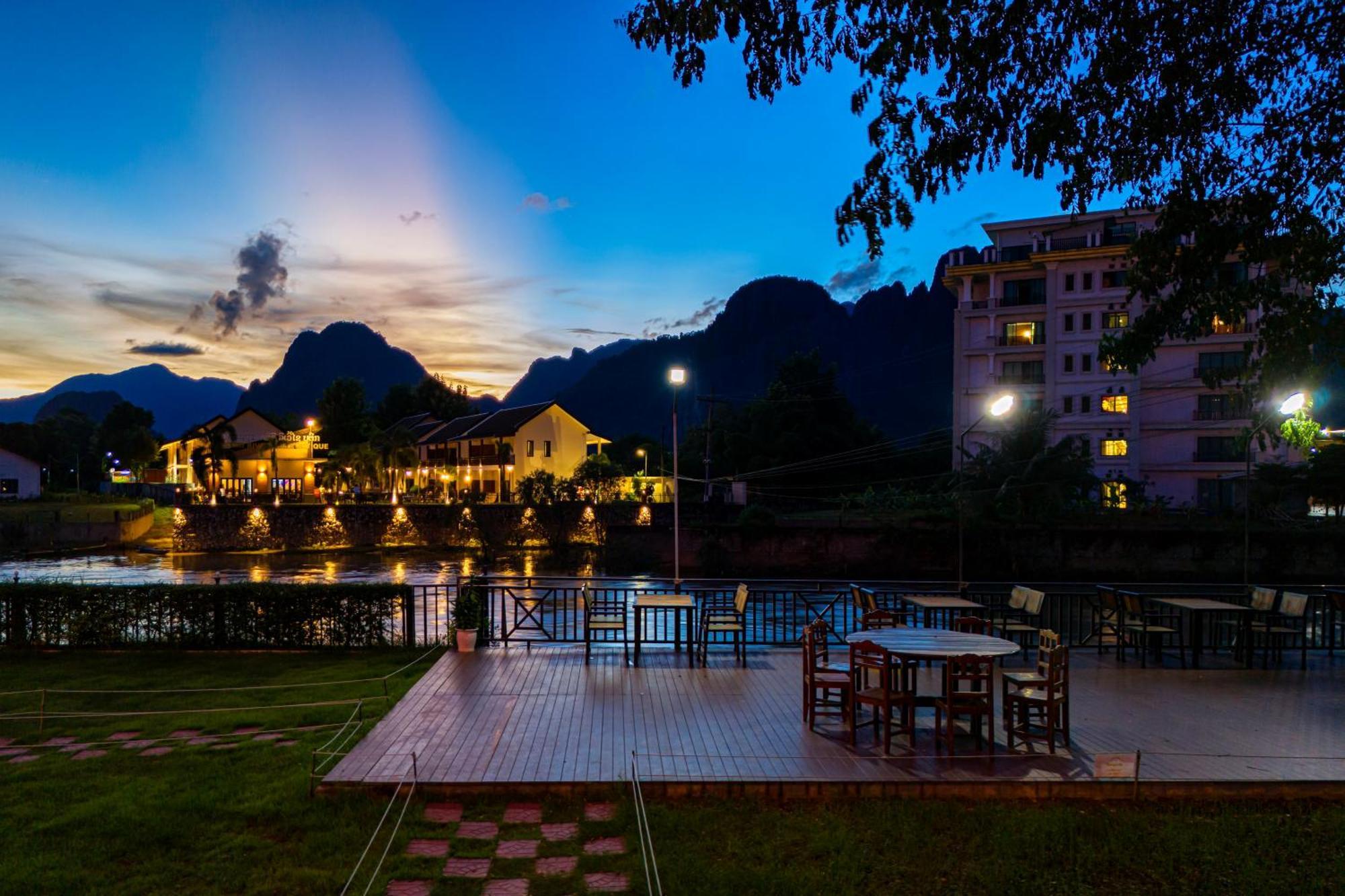 Lisha The Grand Riverside Hotel Vang Vieng Ngoại thất bức ảnh