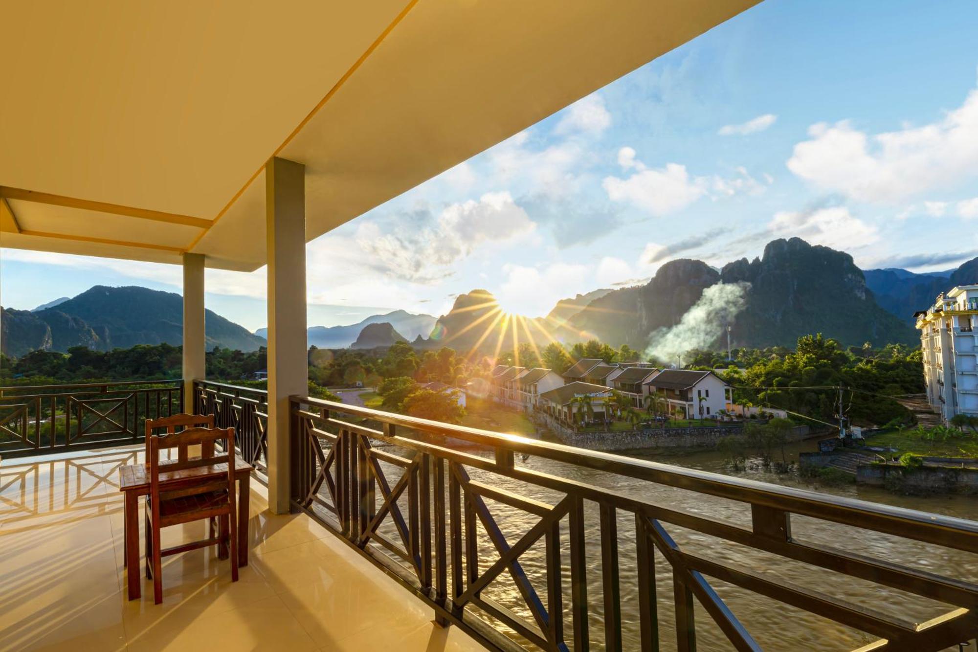 Lisha The Grand Riverside Hotel Vang Vieng Ngoại thất bức ảnh