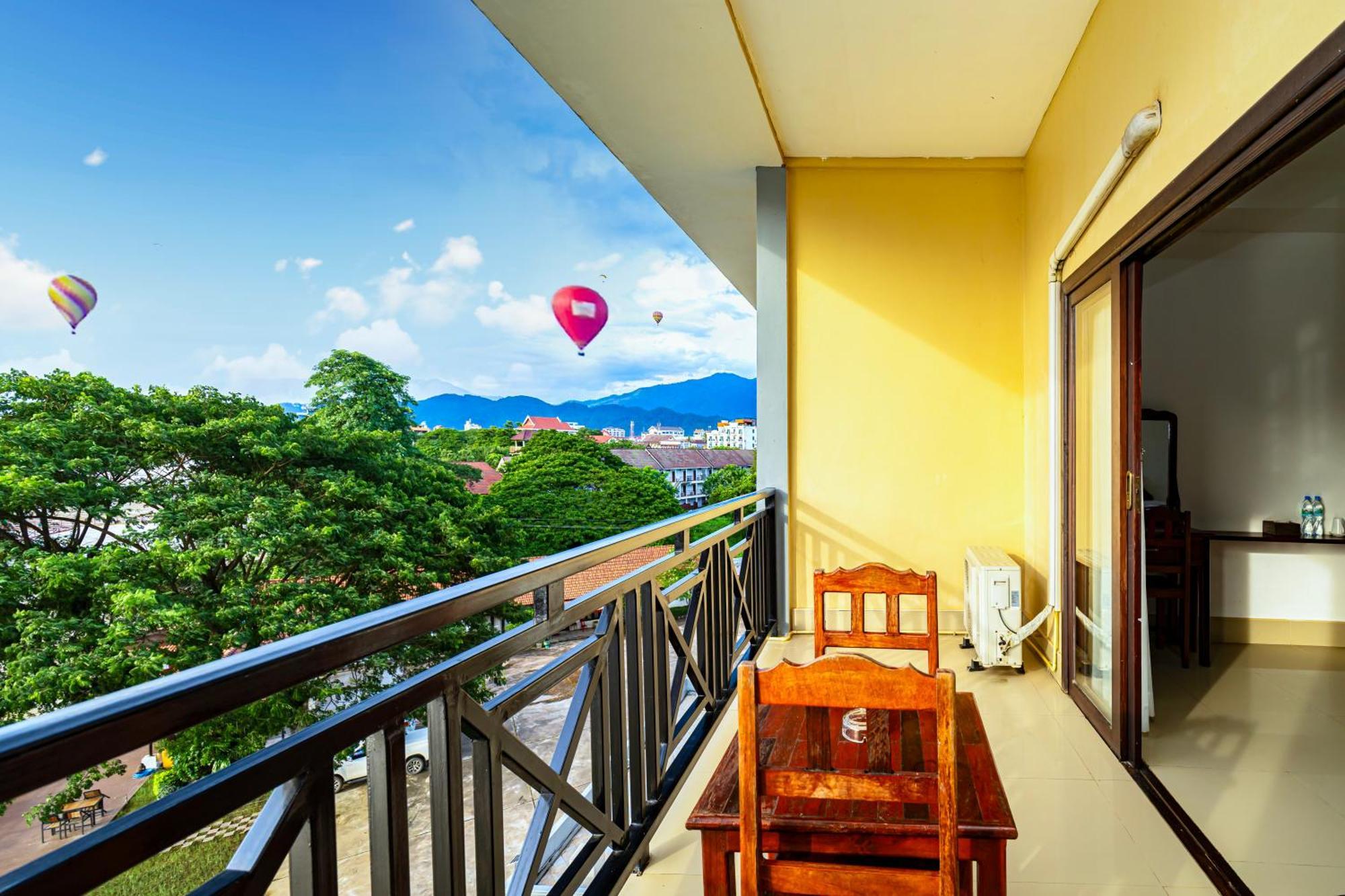 Lisha The Grand Riverside Hotel Vang Vieng Ngoại thất bức ảnh
